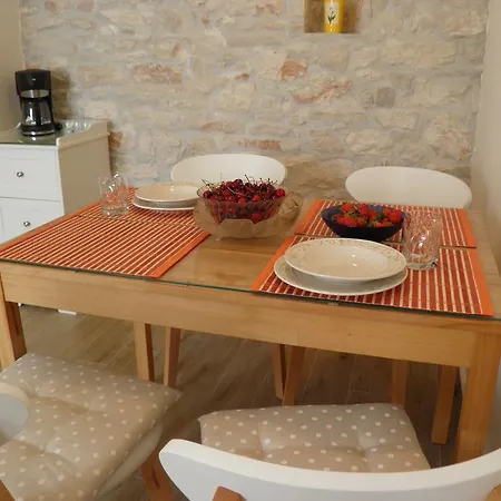 Vanesa Pula